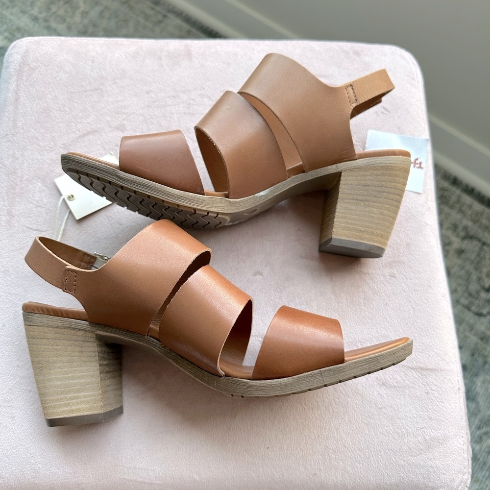 Brand new Sophia Milano strappy heels - size 9